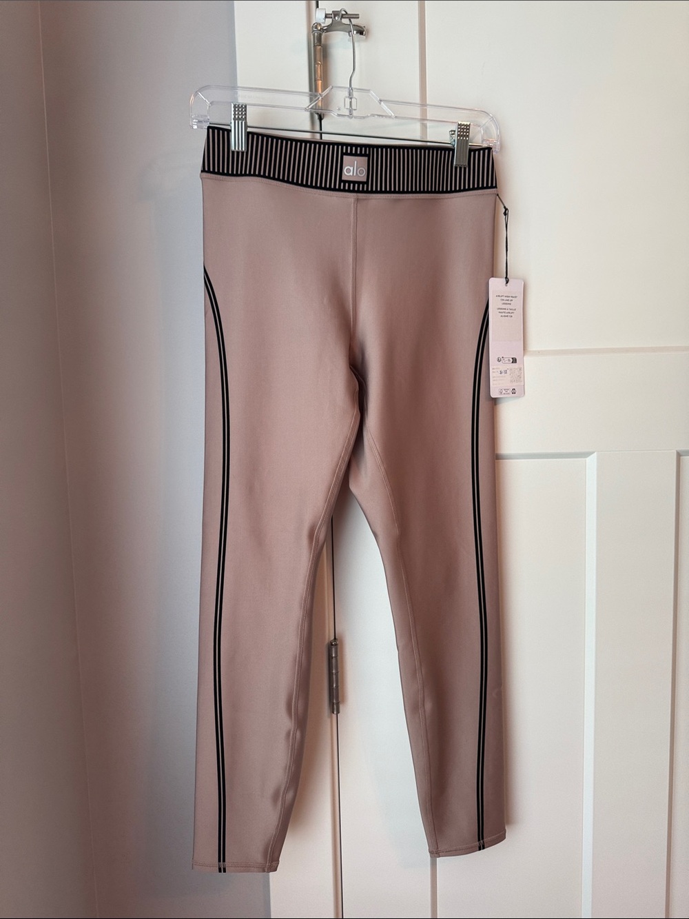 NWT ALO Yoga tan High-Waist Active Leggings